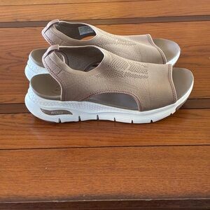 Skechers Taupe Knit Slingback Sandals with White Sole